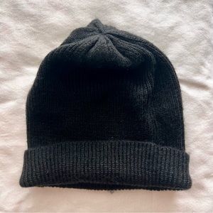 Black beanie‎